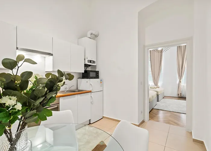 Roomy 2br - U6 Metro Nearby
