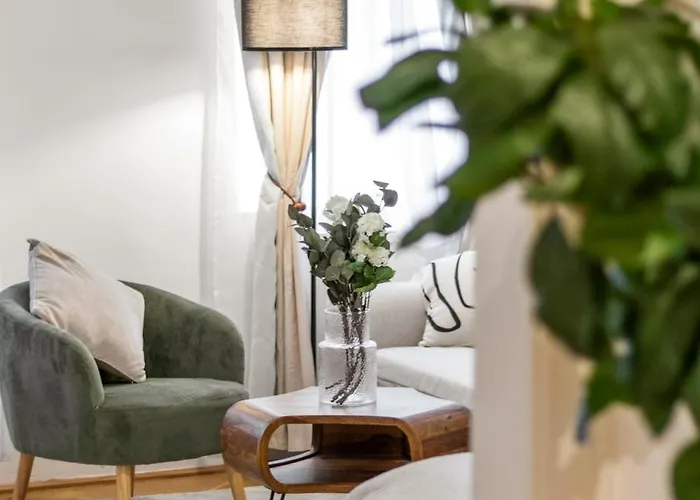 Daire Roomy 2br - U6 Metro Nearby *