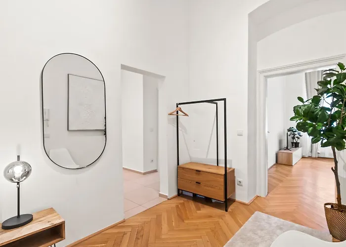 Daire Roomy 2br - U6 Metro Nearby *